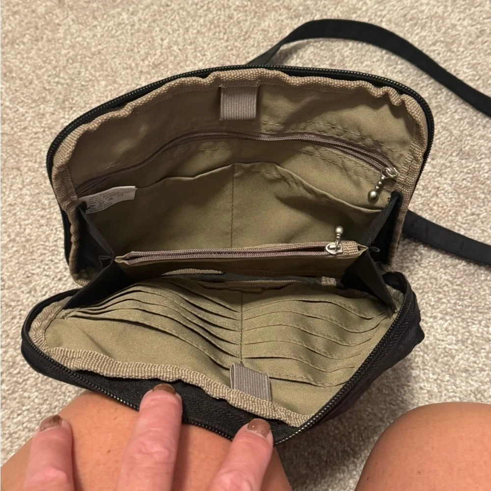 Baggallini Black Messenger Bag adjustable
